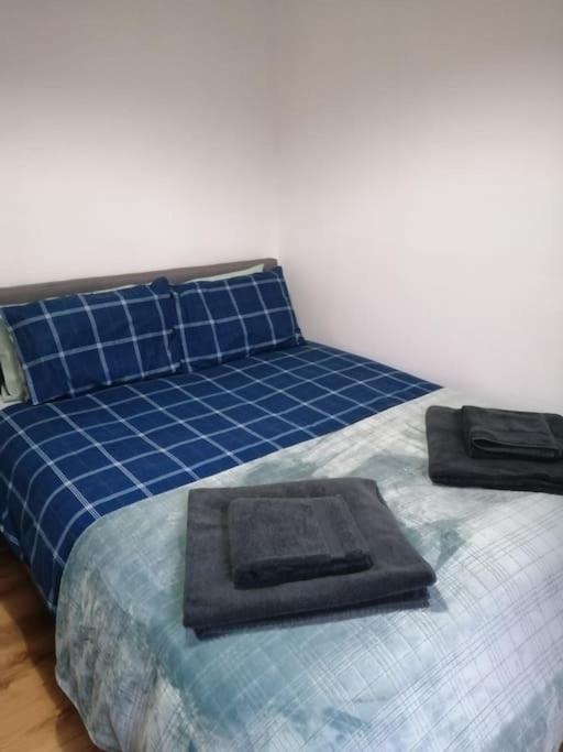 Stylish One Bed Flat With Private Parking Apartment แอเบอร์ดีน ภายนอก รูปภาพ