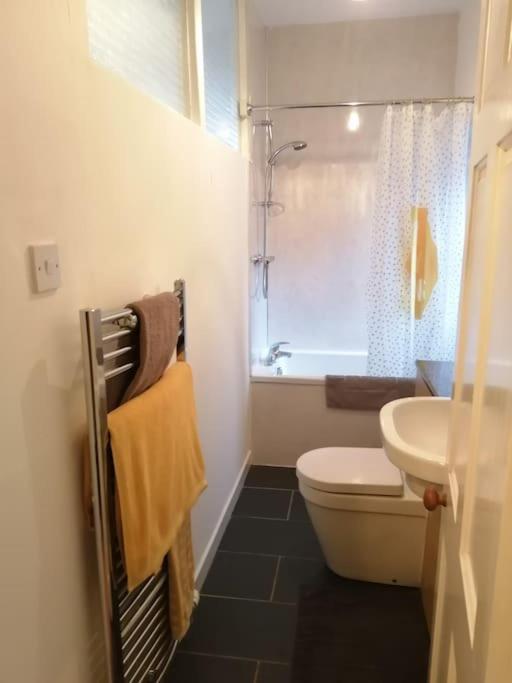 Stylish One Bed Flat With Private Parking Apartment แอเบอร์ดีน ภายนอก รูปภาพ